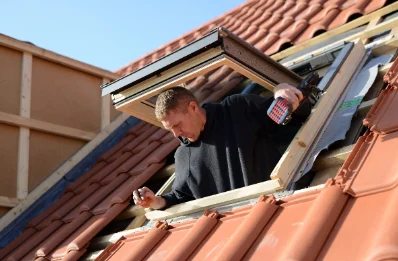 Pose de fenêtres de toit Velux à Château-Bernard